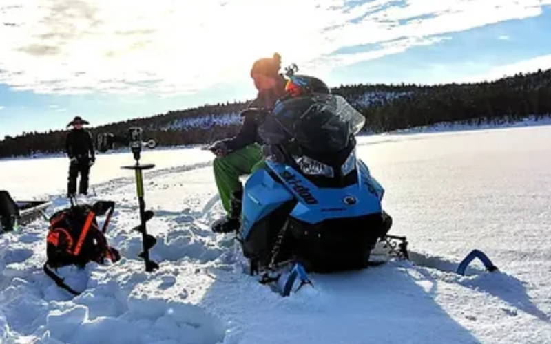 LAKE INARI ICE FISHING CAMP